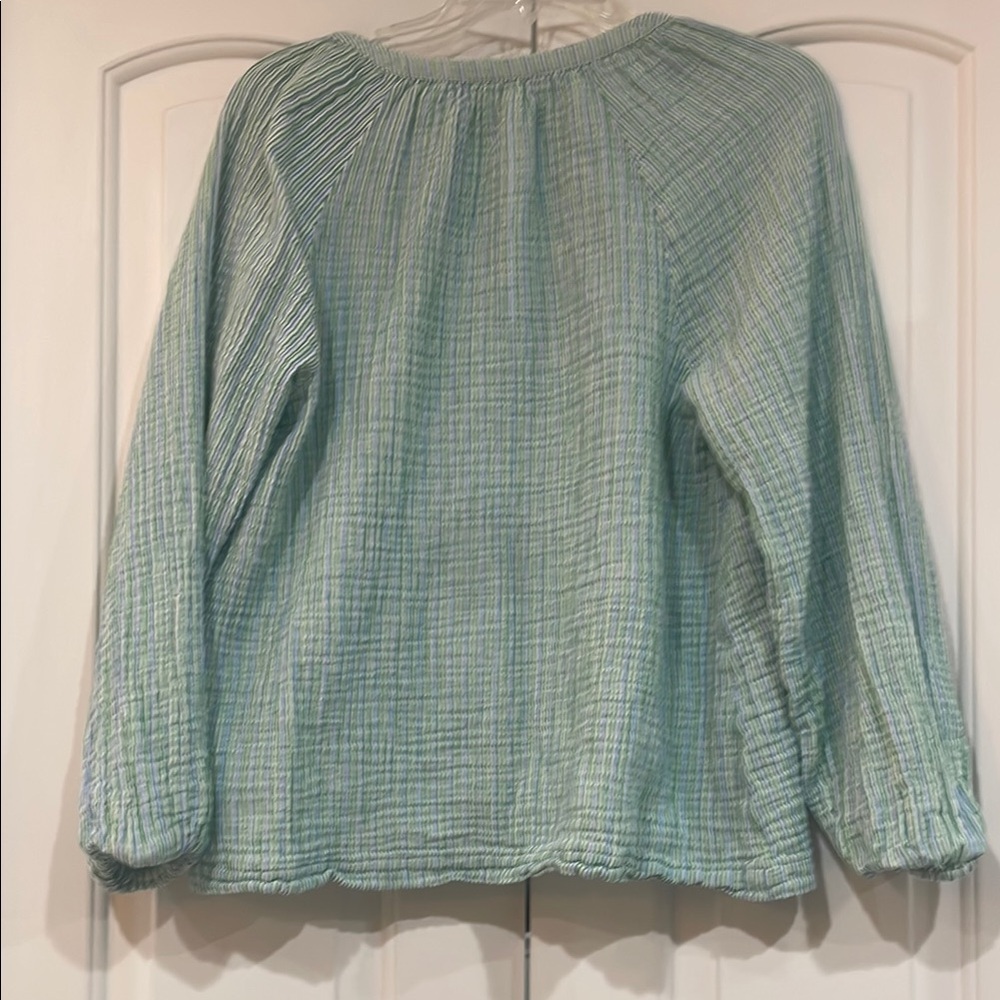 Old Navy Green Blouse with Puff Sleeves and Mandarin Collar - Picture 2 of 5